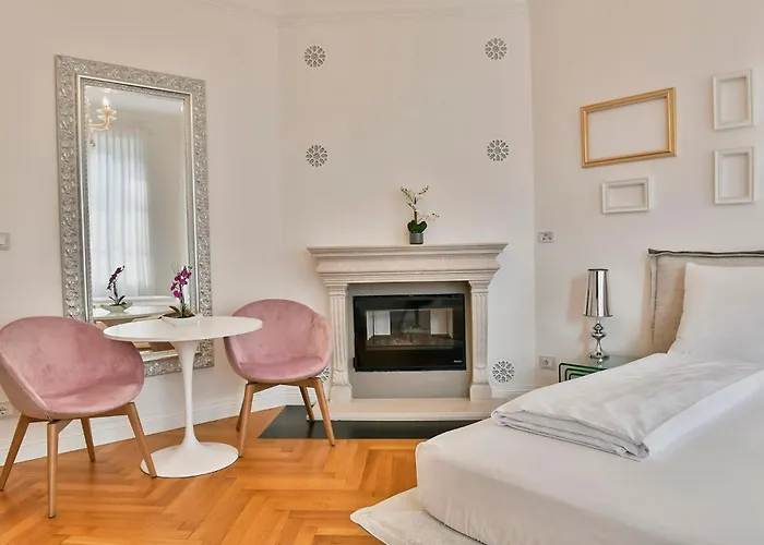 Wosching Haus Roemer Living شقة ميرانو